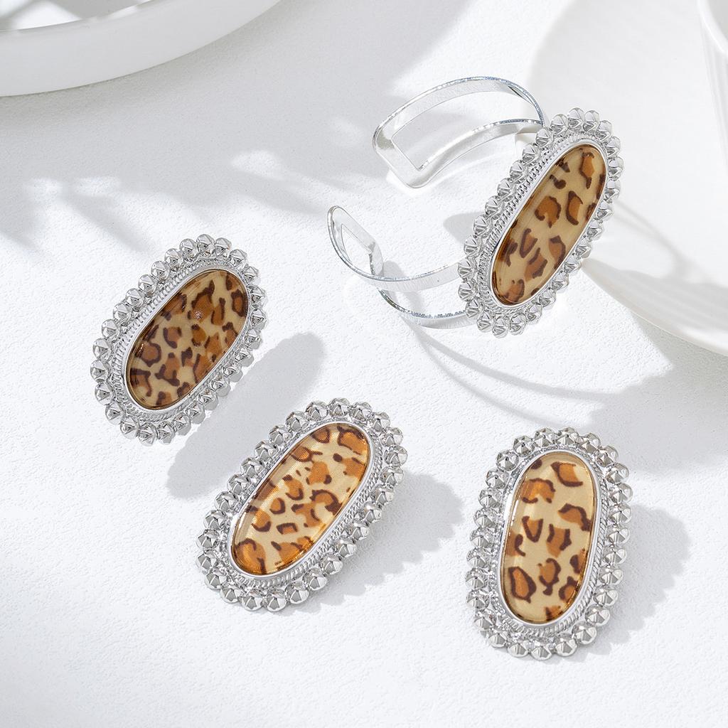 Retro Light Luxury Leopard Print Metal Three-Piece Set, Earrings, Rings, Bracelets, Exaggerated Personalized Women'S Jewelry.