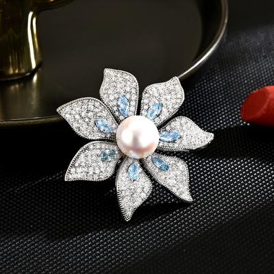 Women's Light Luxury Design Inlaid With Zircon Imitation Pearl Flower Brooch Fashionable And Versatile Niche Design Brooch