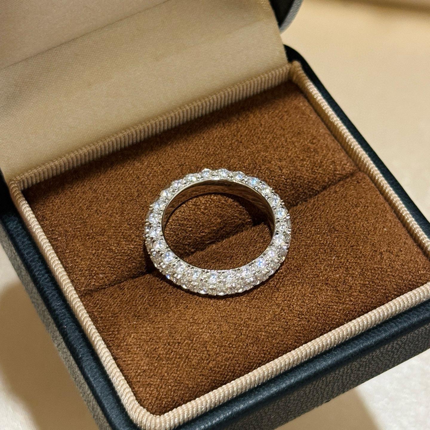 Silver Flash Three-sided Diamond Ring, High-end Full Ring, Row of Diamonds, Index Finger Ring, Niche Light Luxury Ring. no. 6