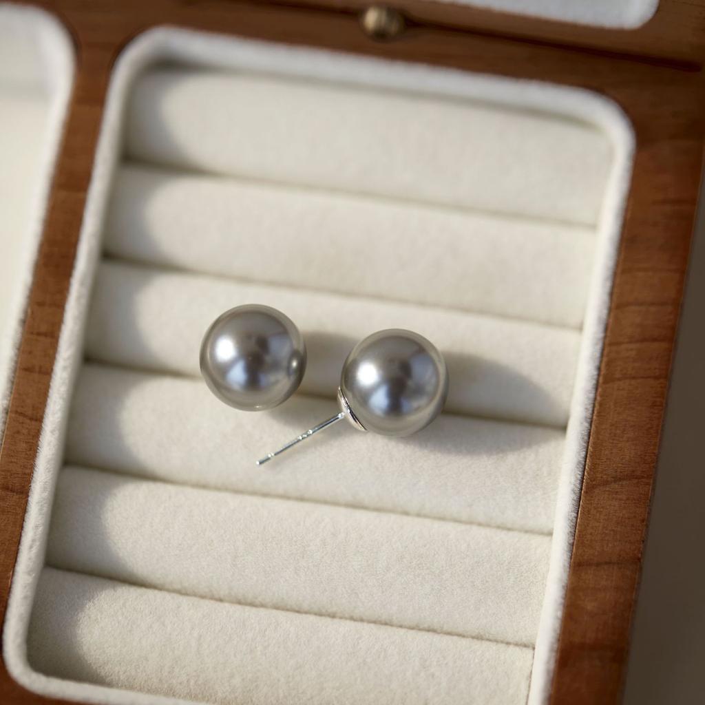 Simple And High-End Silver Gray Pearl Earrings, Pearl Stud Earrings, Many Linen Earrings, Versatile Temperament Earrings.