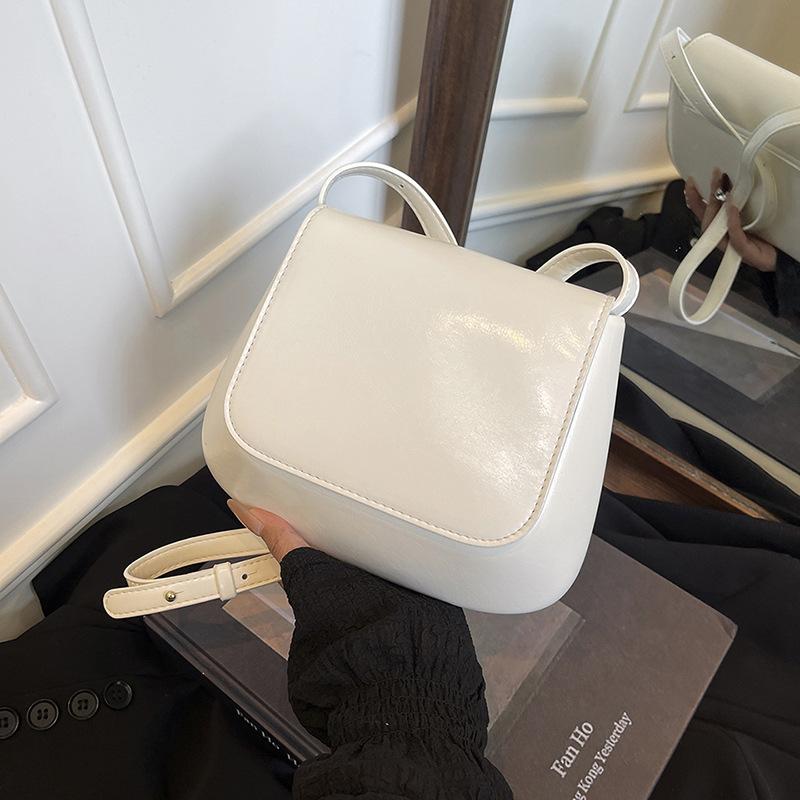 

Versatile premium texture commuter shoulder armpit bag women s new niche fashion solid color small square bag белый