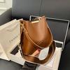 Retro Ctrast Color Crossbody Bag Women's High End Texture Commuter Wide Shoulder Strap Bags New Fashiable Bucket Handbags