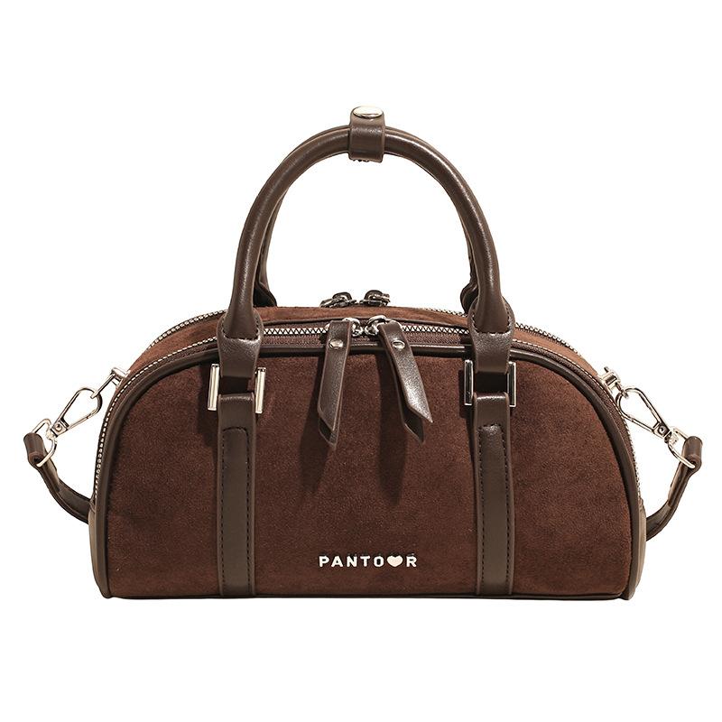 Premium sense niche bag women's autumn and winter 2025 new matte retro messenger bag casual explosion portable pillow bag