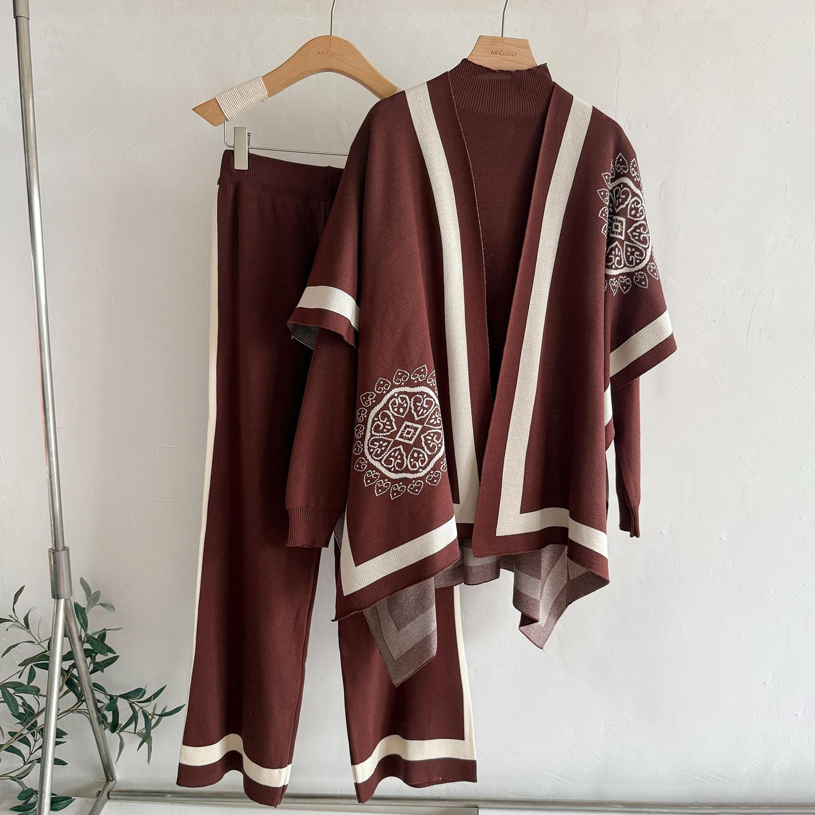 

Повседневный костюм женский осенне-зимний новый темпераментный ленивый вязаный свитер шаль кейп брюки клеш комплект из трех предметов One size кафе