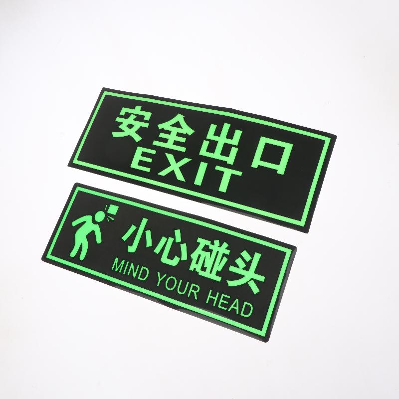 2/6 Stück Selbstklebende Leuchtsticker Leuchtband für Notausgangsschild Wand-Sicherheit Bühne Nachtsicht Heimdekoration