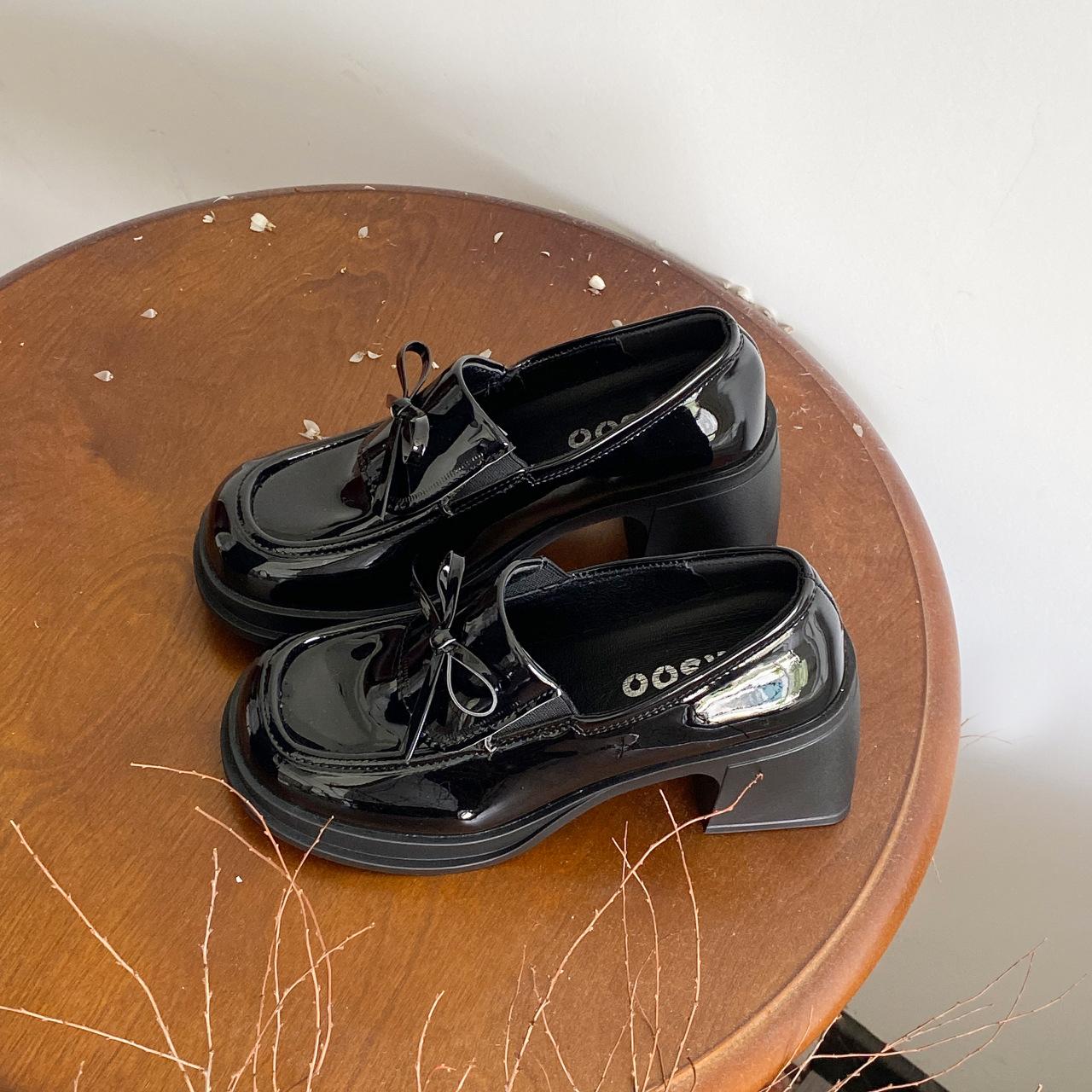 

Popular retro British style black thick heel small leather shoes women s 2025 new autumn skirt versatile loafer single shoes 35 чёрный