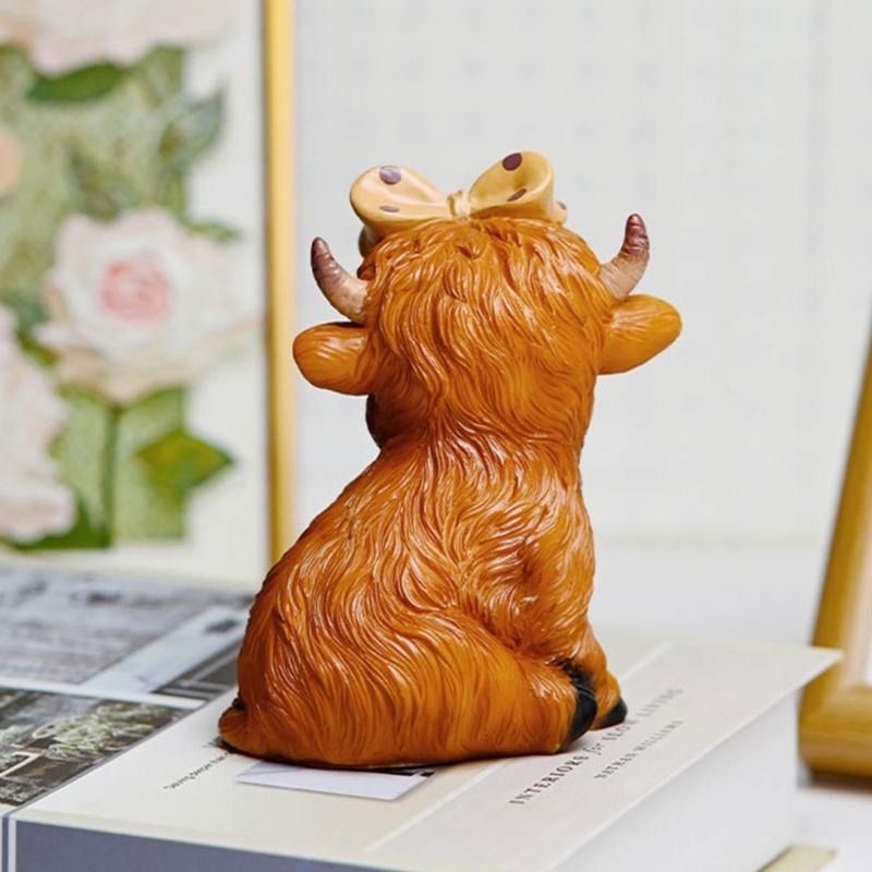 Niedlicher Hochlandrind-Kalb Harzfigur mit detaillierter Schleife Miniatur Heimdeko Statue für Bauernhaus Etagen-Tablett
