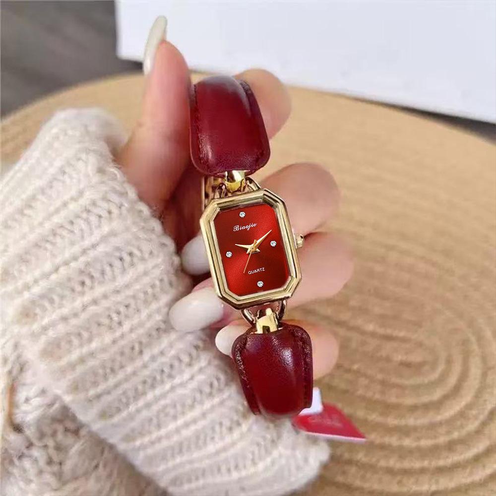 Fashion Simple Square Temperament Belt Retro Sports Fashion Trend Watch Women S Quartz Watch Light Luxury Quartz Watch красный
