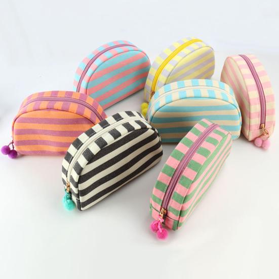 Gestreifte Muschel Kosmetiktasche Canvas Reise Make-up Organizer Tragbare Niedliche Make-up Tasche mit Pompoms für Frauen Mädchen Toilettenartikel