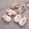 Babyschuhe Winter Baby Mädchen Samt warm flauschige Schuhe Neugeborenen Schuhe und Socken Männer verlieren keine Überschuhe 0-1 Jahre alt