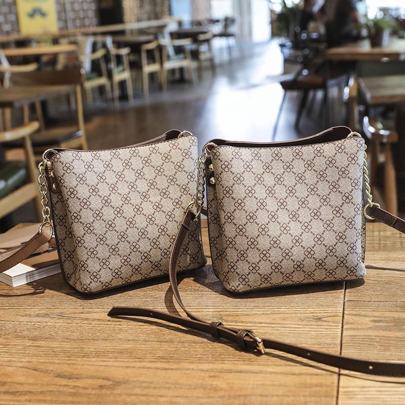 Retro Printed Bucket Bag for Women Spring and Summer New European and American Fashion Large Capacity One Shoulder Oblique Cross Chain Bag