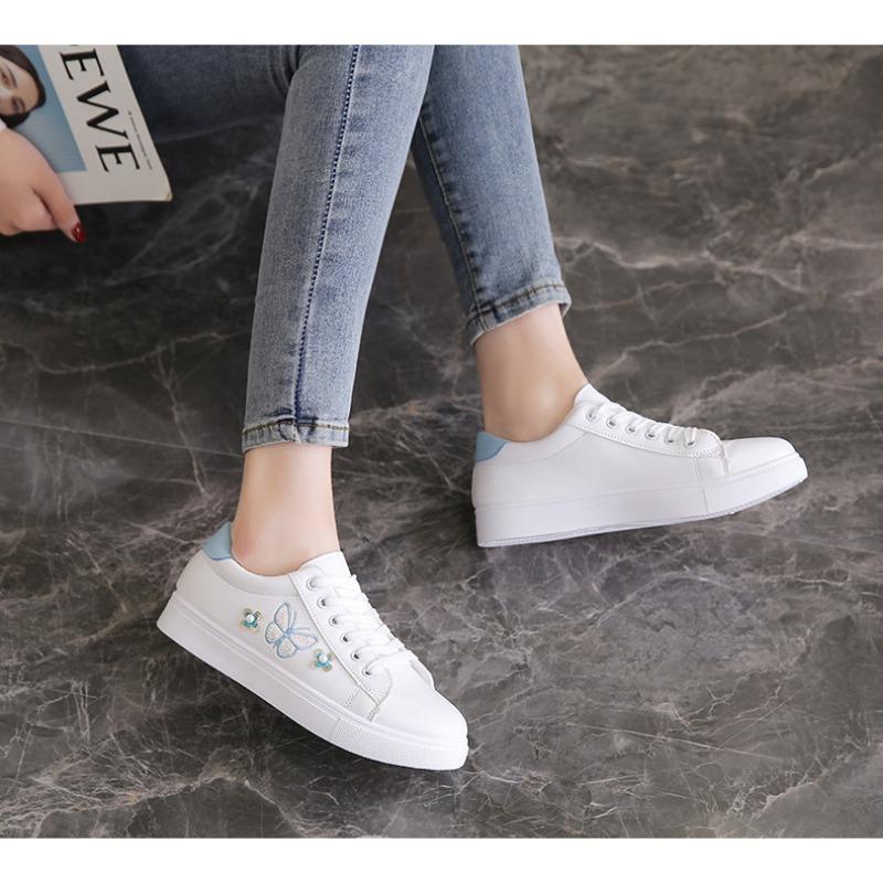 Damesko som puster med flate såler, Sportssko med lærreim, Fritidssko