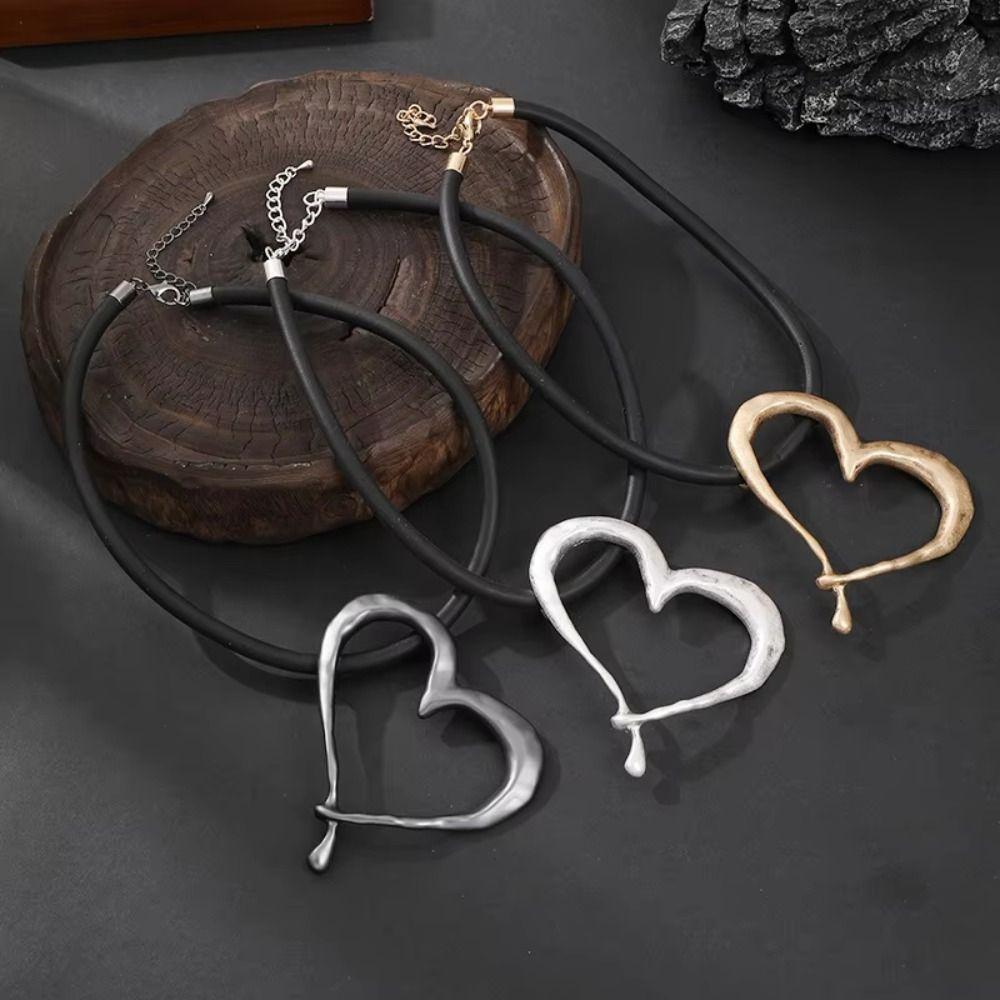 Metal Material Oversized Heart Choker Vintage Style Love Pendant Necklace  Gift