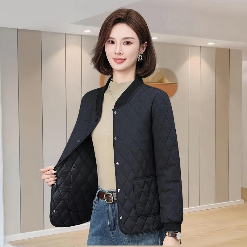 Rhombus padded cotton-padded clothes women's short models, new fashion middle-aged mother clothes, large pockets, warm cotton-padded jacket.