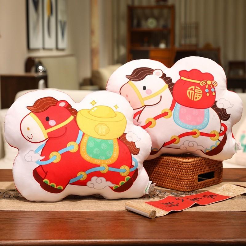 Chinesisches Tierkreiszeichen Jahr des Pferdes Plüschkissen mit Glücksgeld-Design für Geschenk und Dekoration