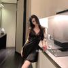 Elegantes Satin-Spitzen-Camisole-Schlafkleid mit V-Ausschnitt und Schleife
