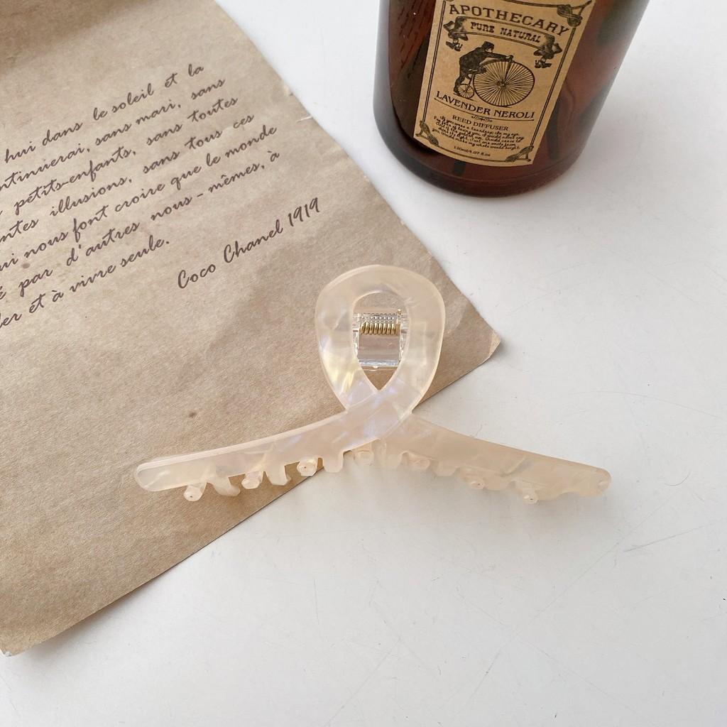 Exquisite Korean Style Medium Size Pvc Shark Hair Claw Clip For Elegant Hairstyles