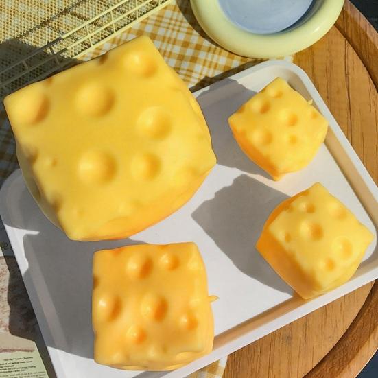 Žlutá sýrová mačkací hračka Úleva od stresu Kostka sýra Fidget hračka Relaxace Pomůcka pro soustředění Simulovaná sýrová senzorická hračka Měkká TPR stresová koule