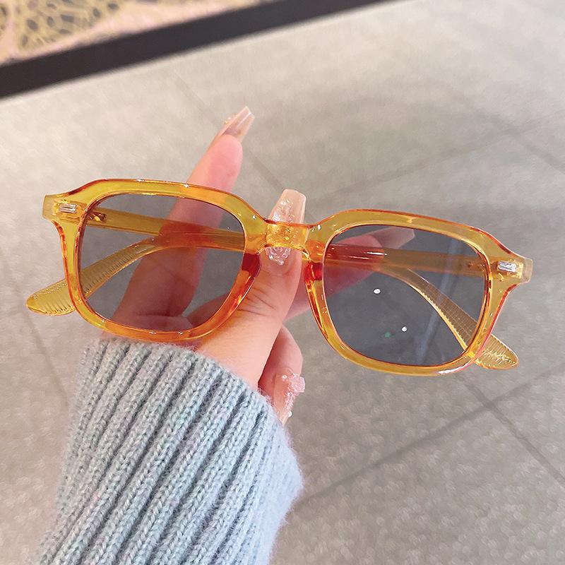 Korean Stylish Men Sunglasses Rivets Decoration Square Shape Sun Glasses for Women Holiday Travelling Sunglass for Women