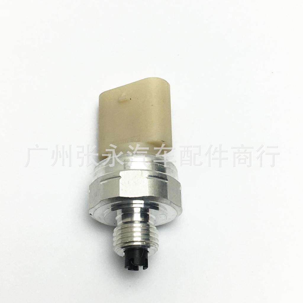 Compatible Tesla Semi-Automatic Low Voltage 4-Pin Temperature Sensor 1581608-00-B