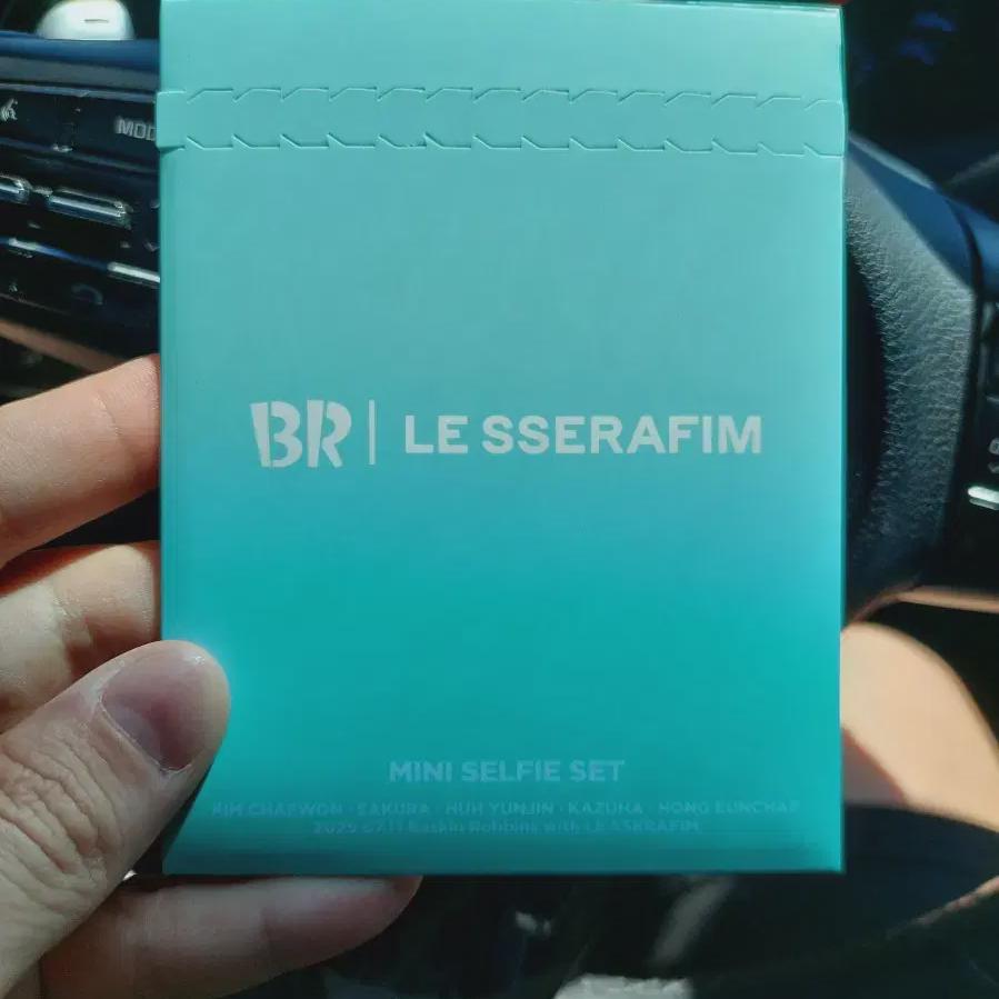 

Баскин Роббинс, Фотокарточка Барбары из Le Sserafim, запечатанная