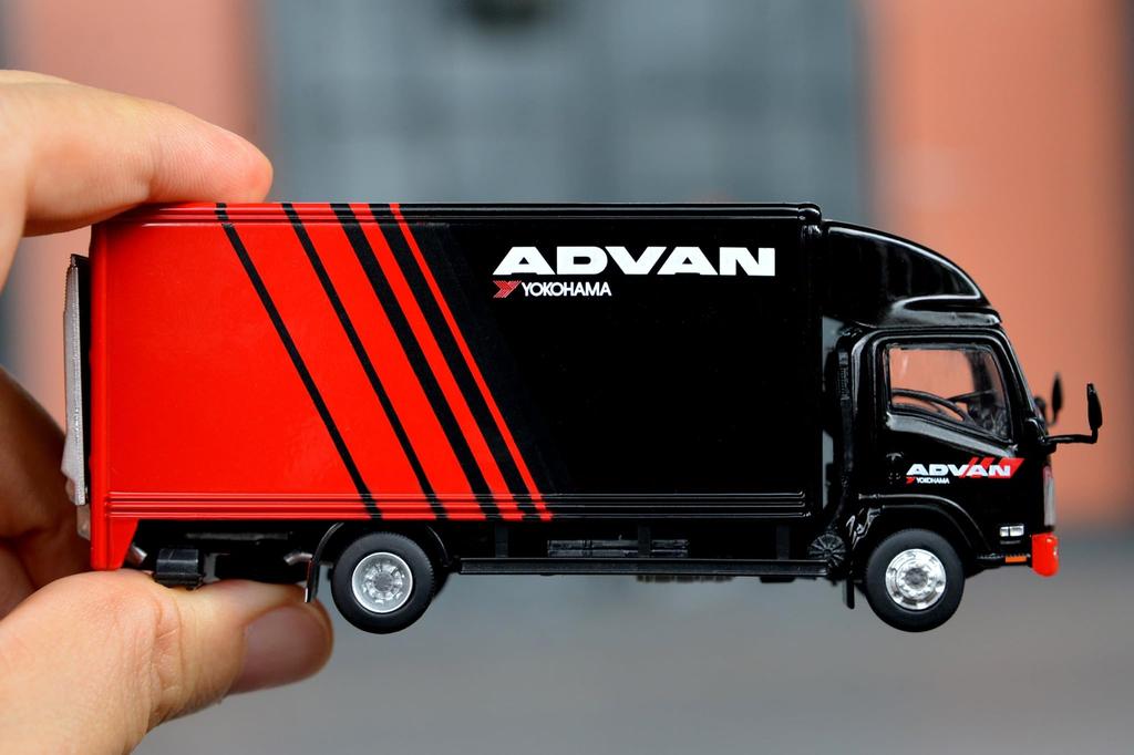 Tiny City Isuzu N Series ADVAN Diecast Miniature Car 1/64