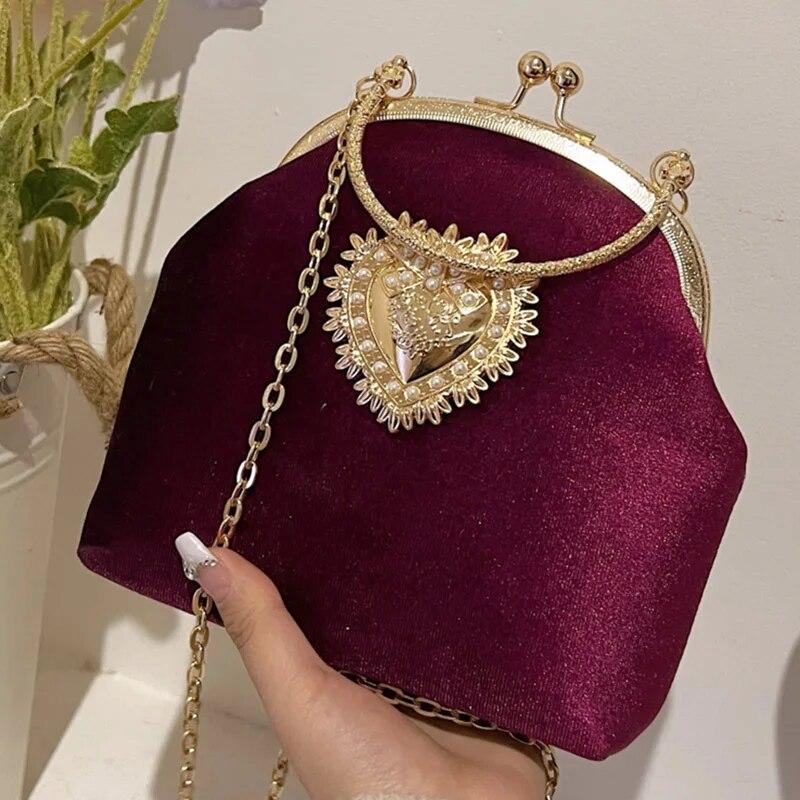 

2026 Women Silk Shell Small Square Bags Metal Love Decoration Lock Catch Clutch Retro Simplicity Shoulder Bags Crossbody Bags (18cm-17cm-8cm) бордовий