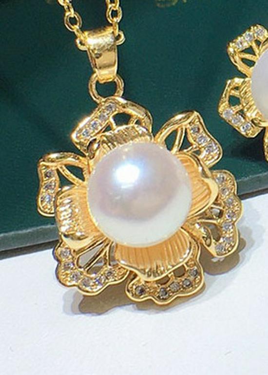 Three-Piece Freshwater Pearl Necklace Set with 3D Flowers: 8-9mm Pearls, High Luster, Slight Imperfections, Multiple Colors