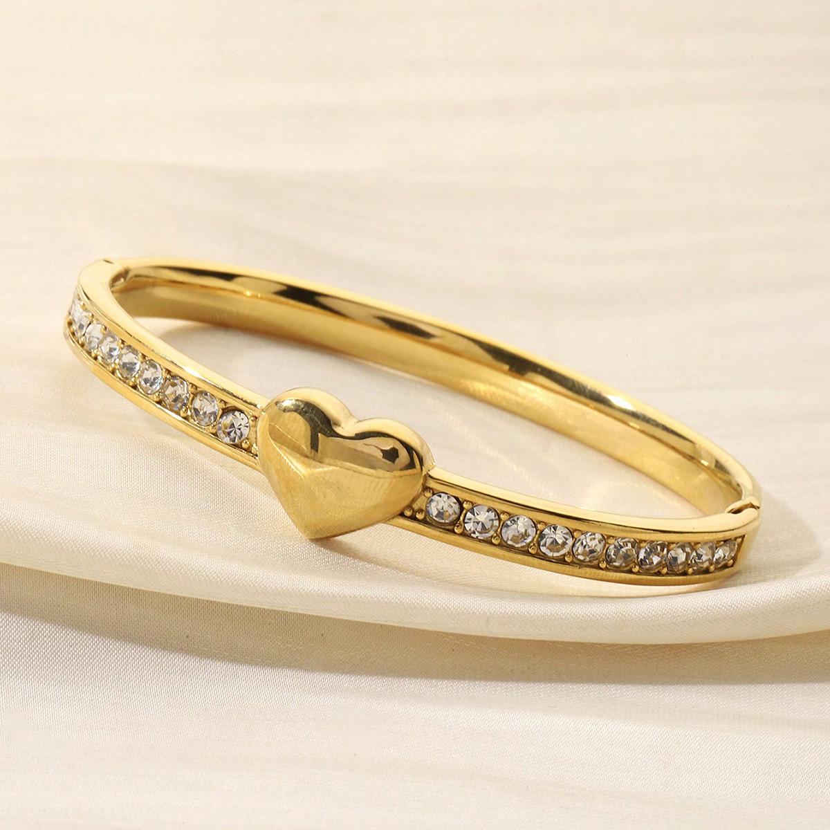European and American Titanium Steel Bracelet Open Bracelet Heart Shaped Hand One Size(18CM~21CM)