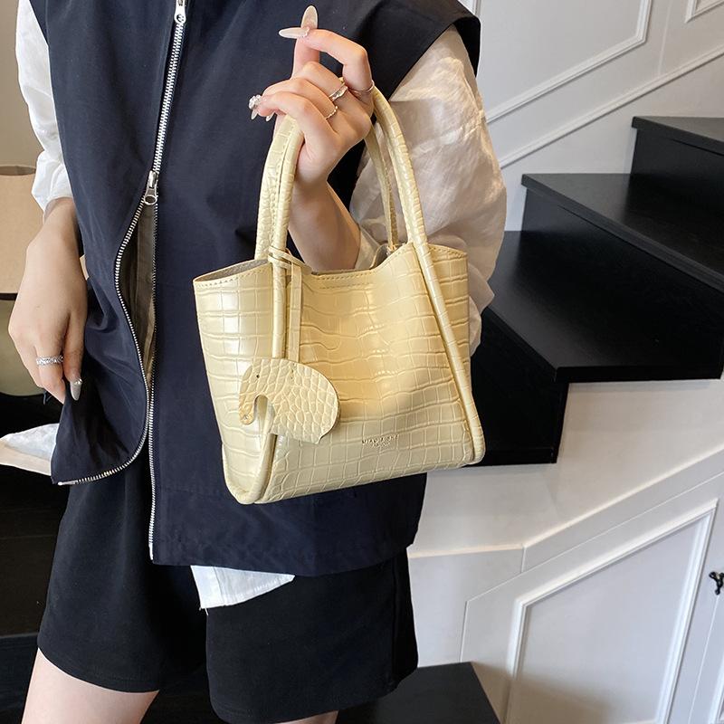 Vegetable Basket Bucket Bag Women's New Summer Versatile Shoulder Messenger Bag Women's Niche Portable Women's Bag