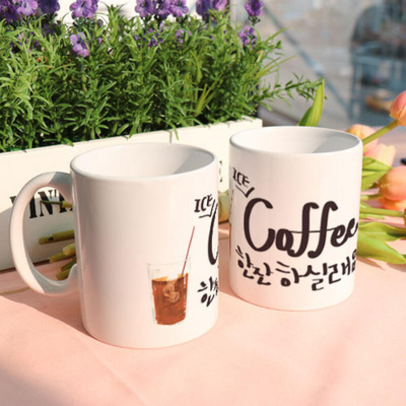 cf990-Design Mug 2p-Would you like a cup of iced coffee?