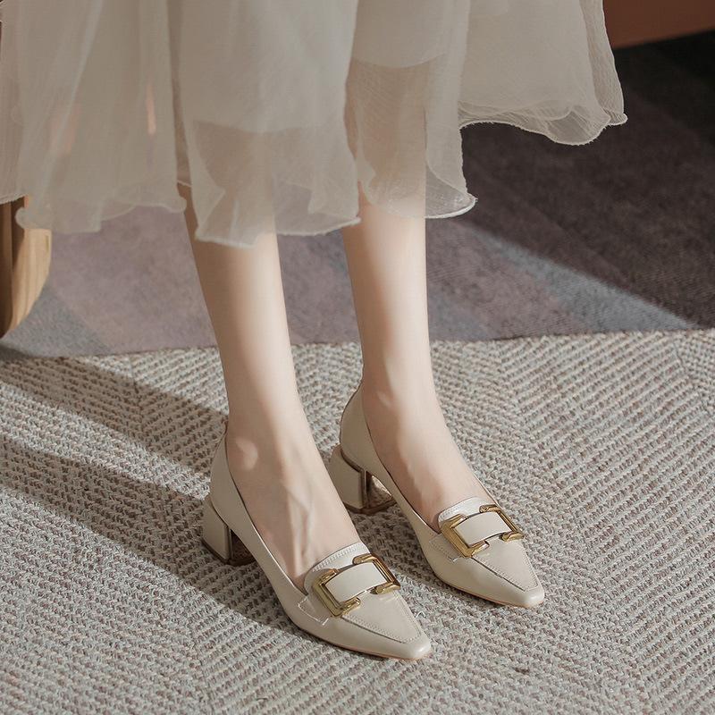 

Туфли на толстом каблуке женские осенние новые 5 см ретро маленький квадратный носок мягкая кожа рабочая обувь маленькие кожаные туфли 39