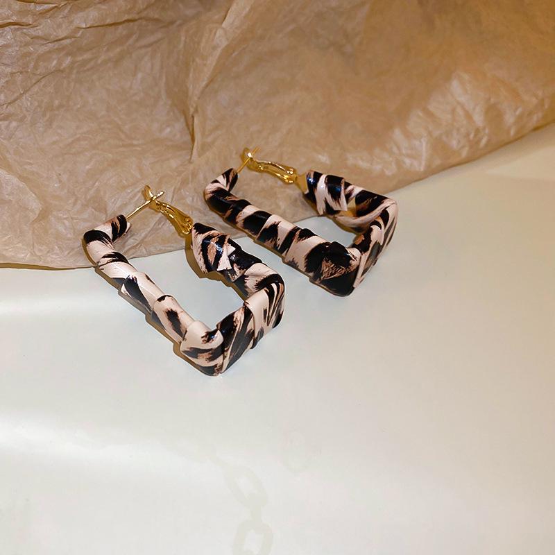 Retro Coffee Leopard Print Silver Needle Stud Earrings - Stylish High-End Design