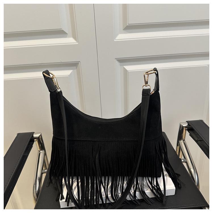Women's Vintage Suede Tassel Crossbody Bag - Retro Frosted Shoulder Accessory for Autumn/Winter