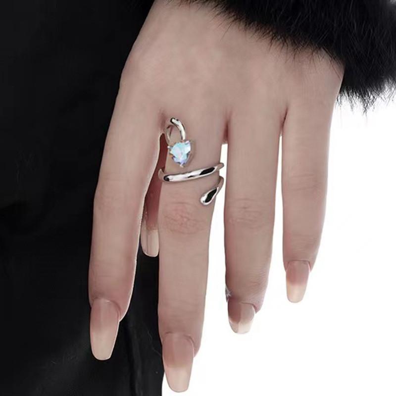 Modern And Elegant Heart Shaped Copper Ring With Zirconia For Chic Women In Spring 2023