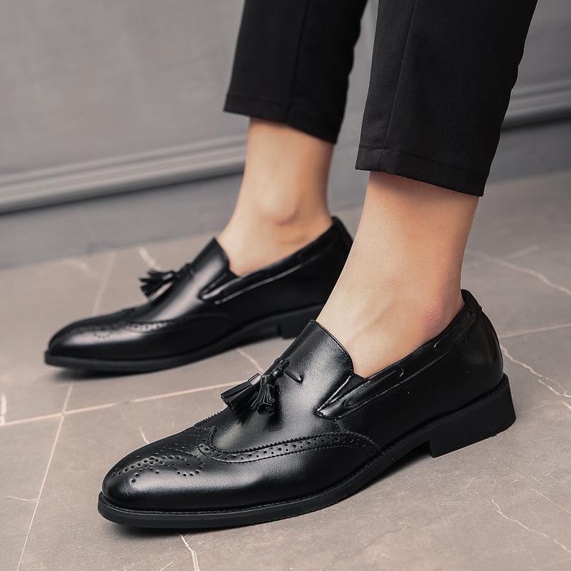 Fashion Spring New Men's Breathable Carved Tassel Casual Loafers British Style Men Comfortable Soft Sole with Pointed Toe Leather Shoes