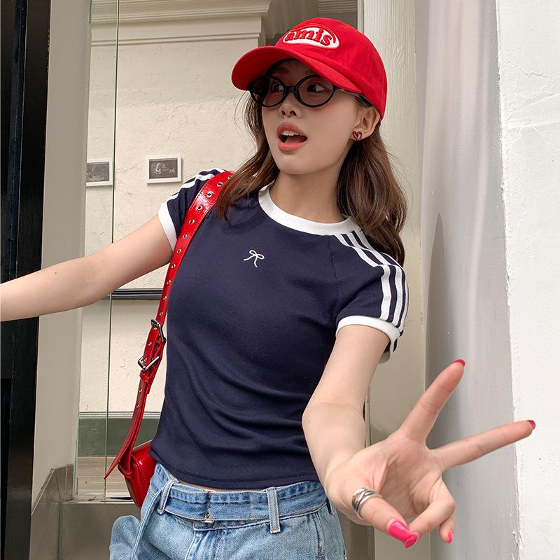 Primăvară și Vară Nou Versiune Coreeană Culoare Contrastantă Bară cu Dungi Raglan Brodat Tricou cu Mânecă Scurtă Top Temperament Fată Hot de Vară pentru Femei