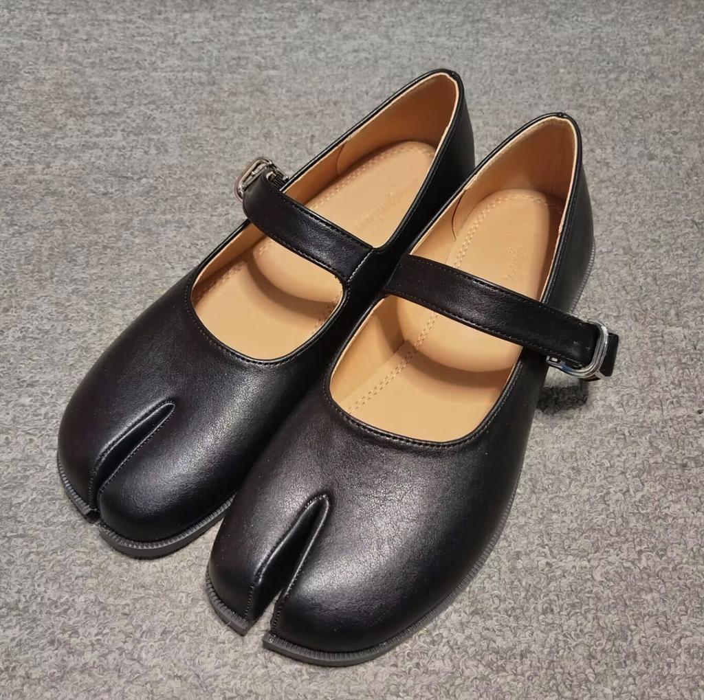Niche split-toe shoes women's tabi new retro one-button pig's trotters Mary Jane shoes flat-bottomed shallow single shoes loafers