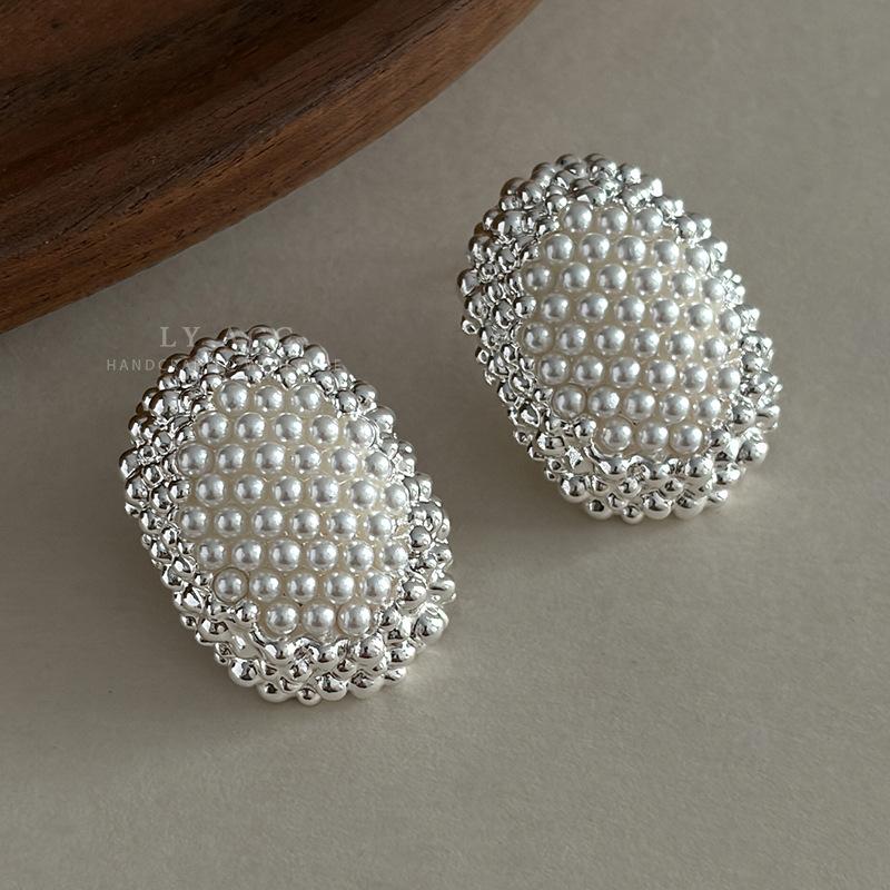 French retro pearl stud earrings warm and full woven earrings high-end light luxury design gentle and noble versatile earrings