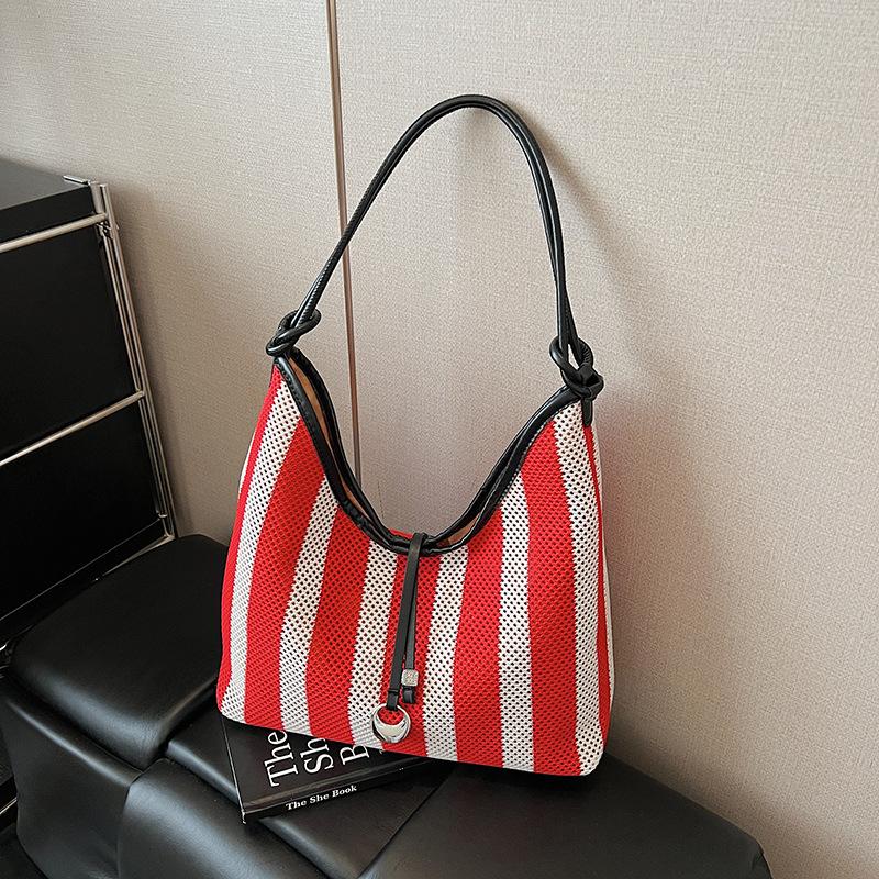 

Large capacity woven bag women s summer new casual striped shoulder bag class commuter tote bag красный