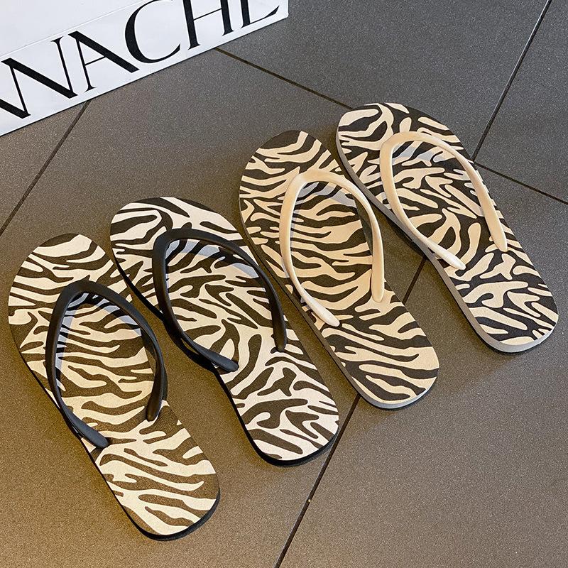 Damen Zehensandalen Sommer Neu Clip-on Rutschfest Flacher Boden Lässig Strand Zebra-Print Hausschuhe