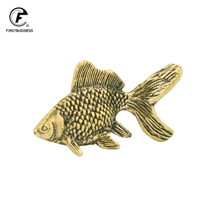 Masivní mosazné rybí figurky Miniatury Starožitné Feng Shui Stolní ozdoba Simulace řemesla Kapr Čaj Domácí Dekorace Domácí Dekorace