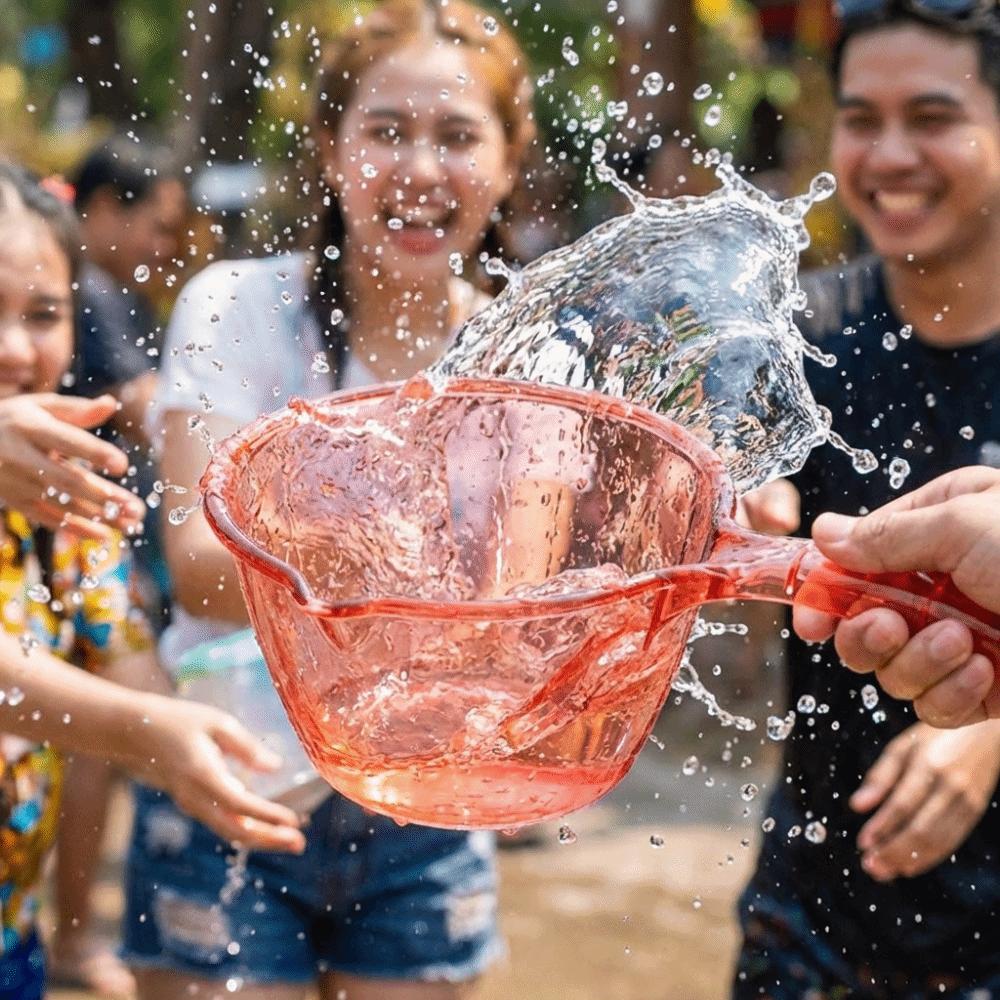 Plastic Water Scoop Large Capacity Bath Water Spoon Portable Water Ladle Bathroom