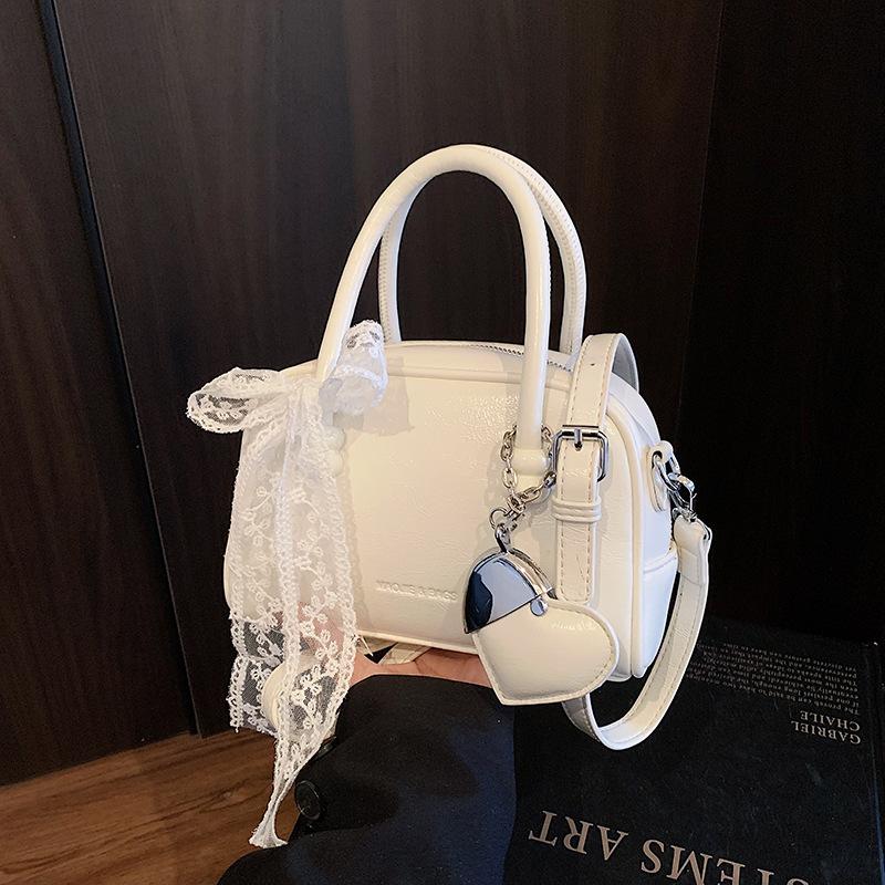 High sense women's bag 2025 new trendy fashion spring and summer niche design messenger bag popular portable pillow bag