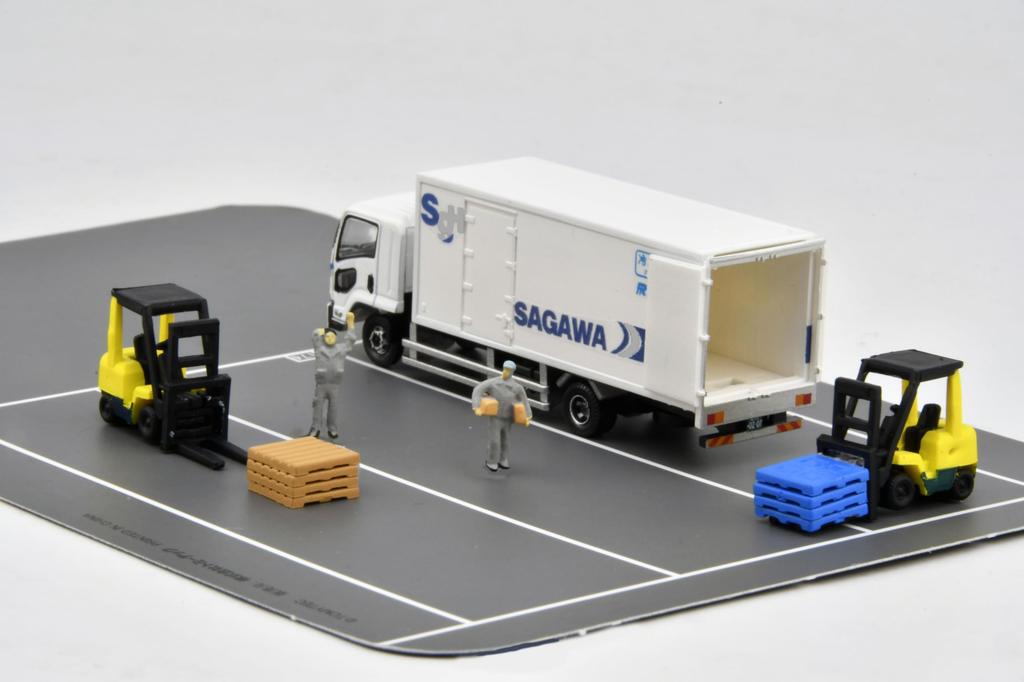 Tomytec The Truck Collection Truck Collection Logistics Site Truck Set E Sagawa Express Diorama Supplies 334590