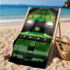מגבת חוף עם לוגו John Deere, מתייבשת במהירות, קלה לטיפול, מתאימה גם לאימוני כושר וגם לחופשות חוף, ציוד חיוני לספורט