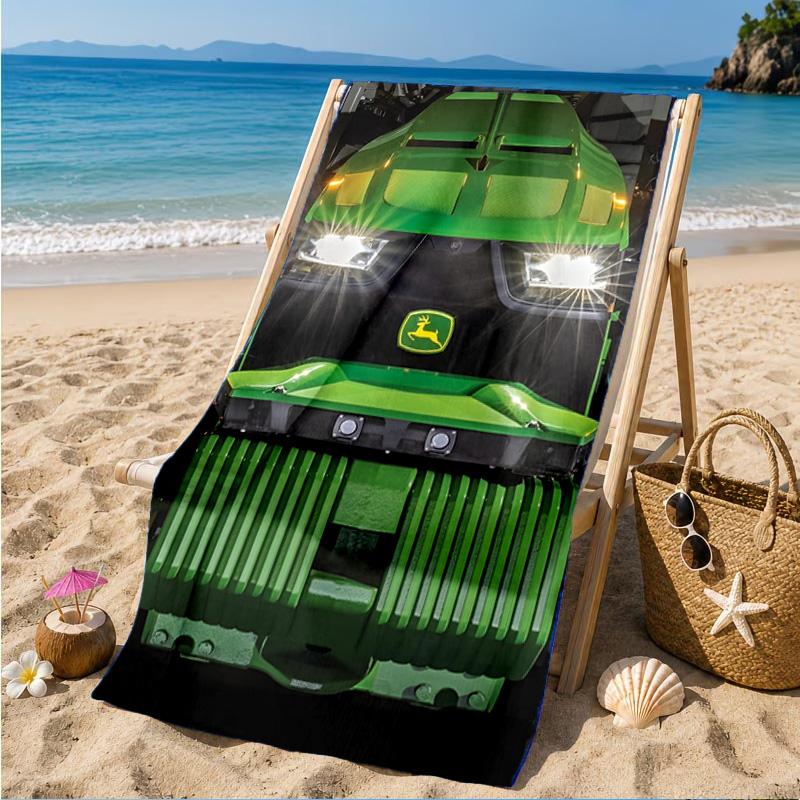 מגבת חוף עם לוגו John Deere, מתייבשת במהירות, קלה לטיפול, מתאימה גם לאימוני כושר וגם לחופשות חוף, ציוד חיוני לספורט