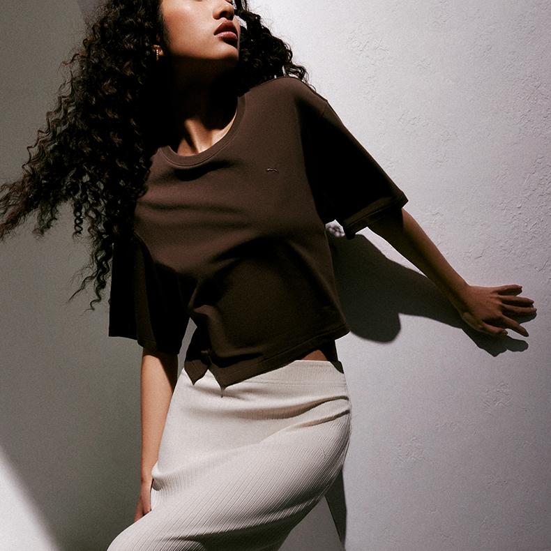 Puma Own The Spotlight Felpa Oversize Girocollo Manica Corta T-Shirt Donna T-Shirt Cioccolato 628226-13