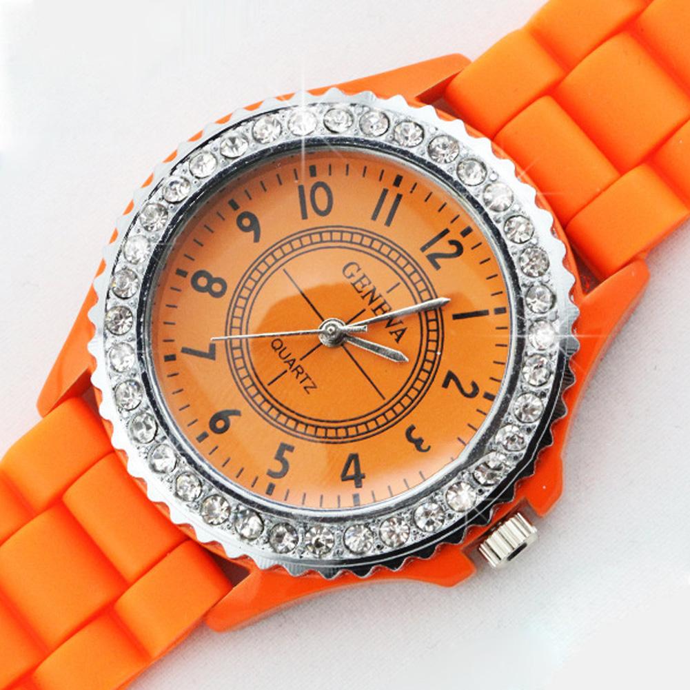 Einfacher Stil Frau Silikonuhr Quarz Armbanduhr Rundes Zifferblatt Gummi Stunden Uhr