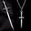 Collier Pendentif Épée Aiguisée Croisée Couleur Argent Créative Personnalité pour Femmes Hommes Chaîne de Collier Punk Hip-hop Accessoires de Bijoux